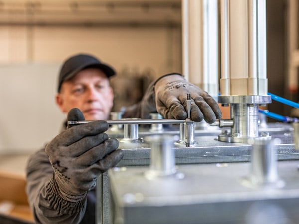 Installation-of-high-vacuum-coating-systems Installation-of-high-vacuum-coating-systems